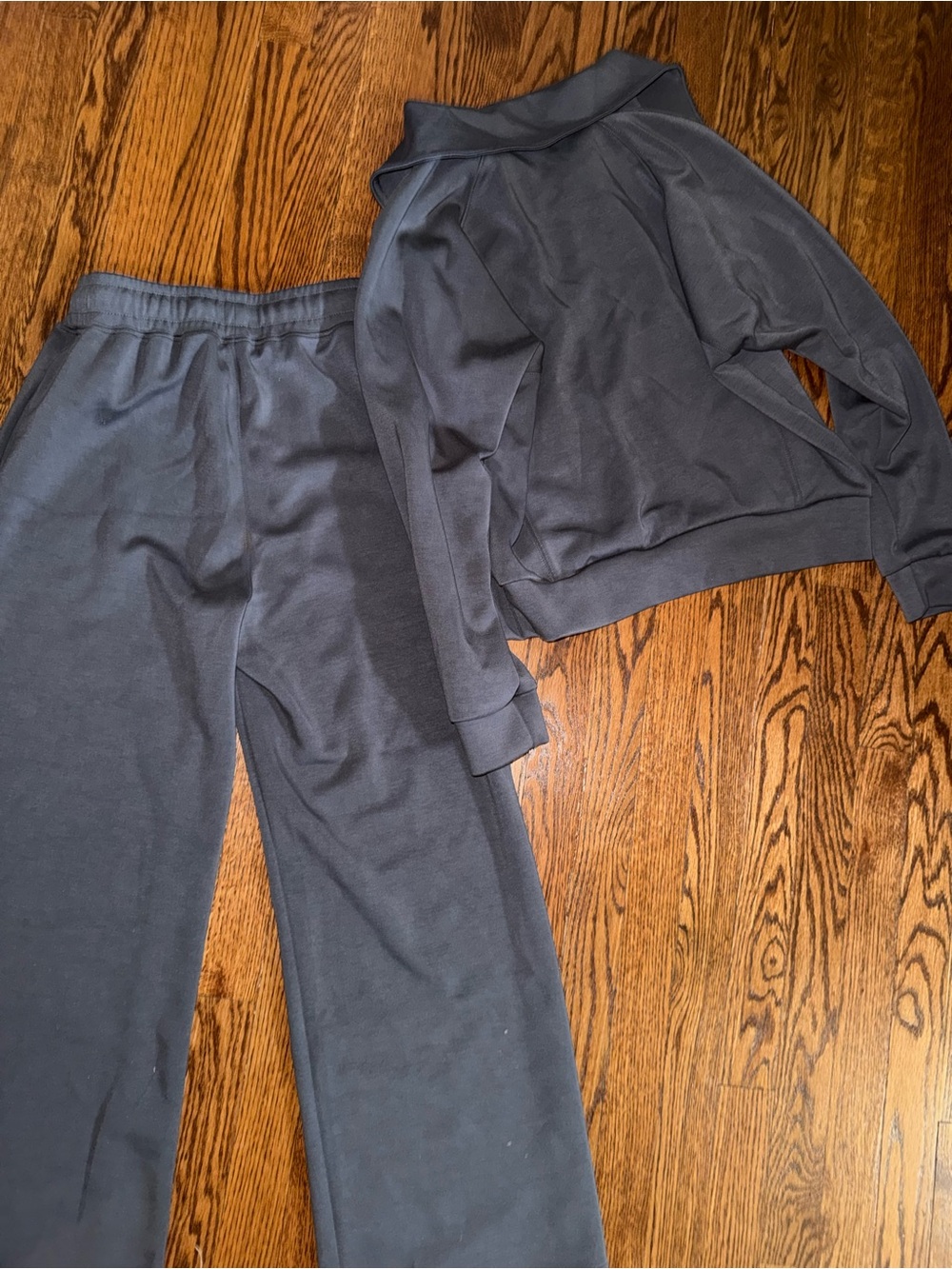 Amazon Women's Dark Gray Half-Zip Sweatshirt and Wide-Leg Sweatpants Set - Picture 5 of 5
